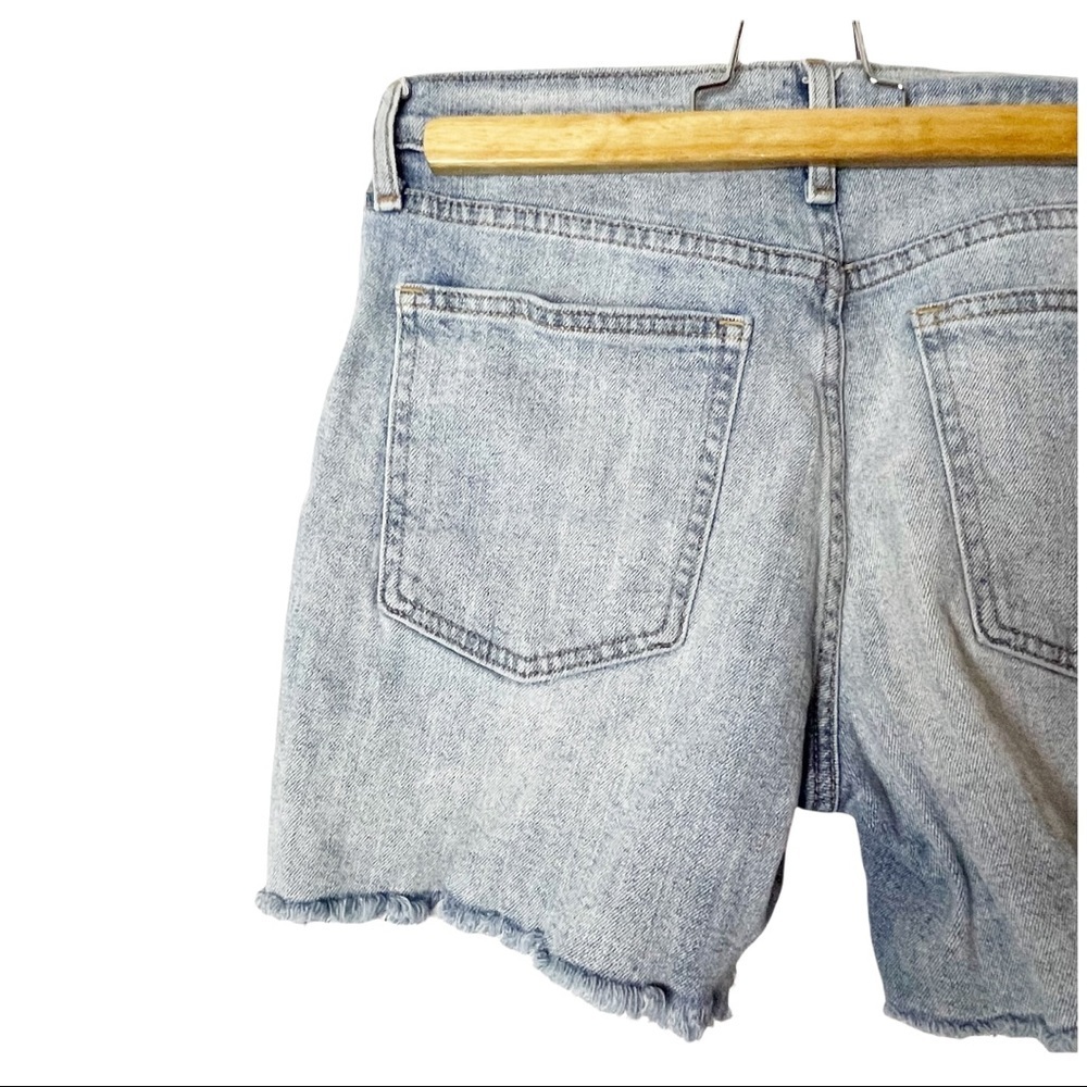 GAP Women's Jean Shorts Size 27  Cutoff Frayed Light Indigo Blue. - Picture 5 of 7